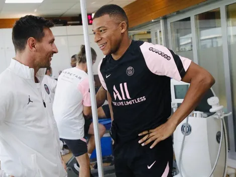 Mbappé recibe con una sonrisa a Messi en su primera práctica