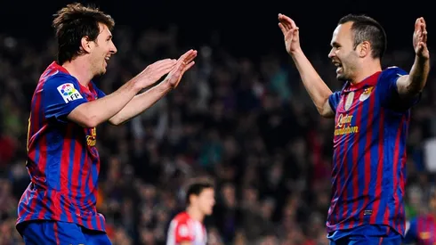 Andrés Iniesta no se conforma con ver a Lionel Messi con otra camiseta que no sea la del Barcelona