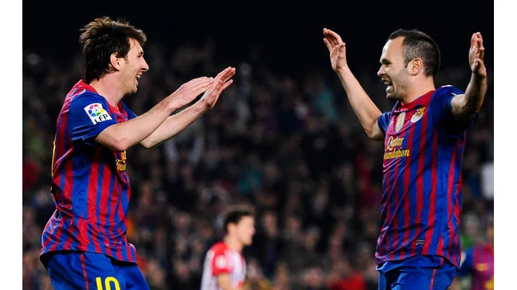 Andrés Iniesta no se conforma con ver a Lionel Messi con otra camiseta que no sea la del Barcelona