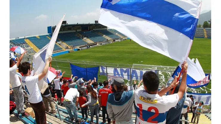 La UC podrá contar con hinchas en el estadio San Carlos de Apoquindo.
