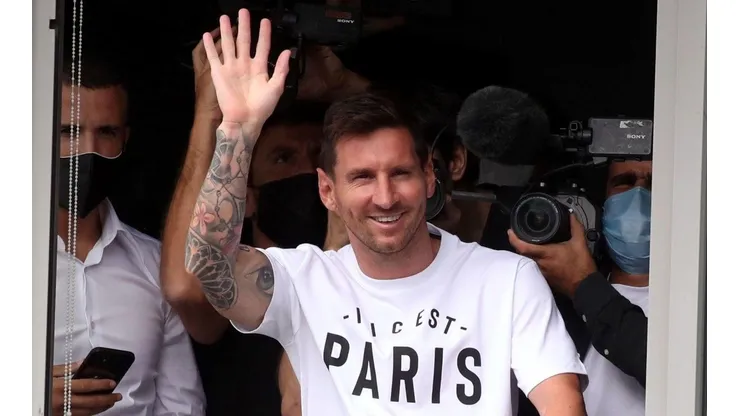 Lionel Messi causó locura en su llegada a París.