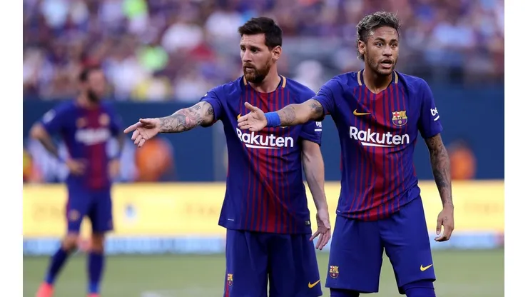 Neymar le dio la bienvenida a Lionel Messi al PSG.