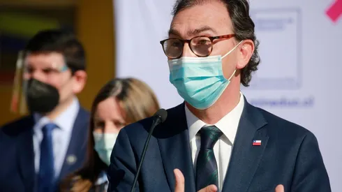 Ministro Figueroa acusa a oposición de querer "marcar una diferencia política" por acusación constitucional