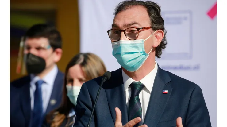 Ministro Figueroa acusa a oposición de querer "marcar una diferencia política" por acusación constitucional