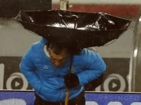 Se le da vuelta el paraguas: Pizzi tambalea en su puesto