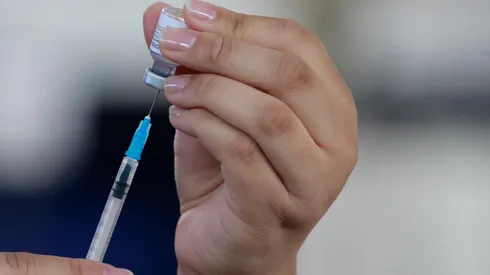 Desde este miércoles comienzan las terceras dosis. (Foto: Agencia Uno).