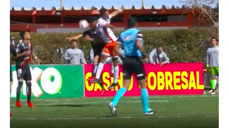 Farias golpeó el balón con su hombro, lo que hoy no es considerado penal