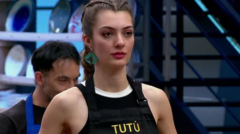 Tutú Vidaurre luciendo nuevamente su delantal negro en Masterchef Celebrity.