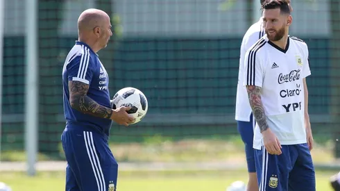 Sampaoli junto a Messi en la selección argentina