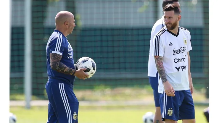 Sampaoli junto a Messi en la selección argentina