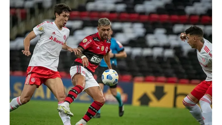 Flamengo fue goleado por Inter de Porto Alegre en el Brasileirao.