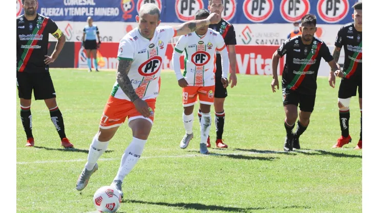 Cobresal gana y toma aire en el fondo