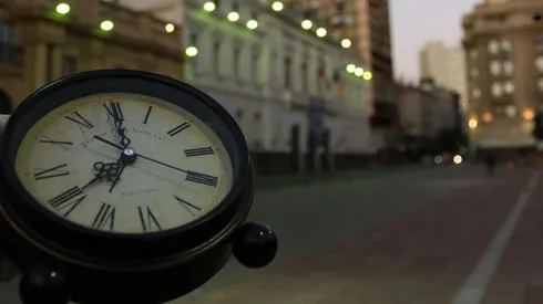 Queda un mes para el cambio de hora en el país. (Foto: Agencia Uno).