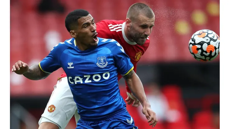 Los Diablos Rojos golean al Everton de James.