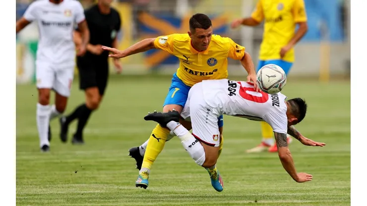 Charles Aránguiz dijo presente en la victoria 3-0 del Leverkusen ante el Lokomotive Leipzig