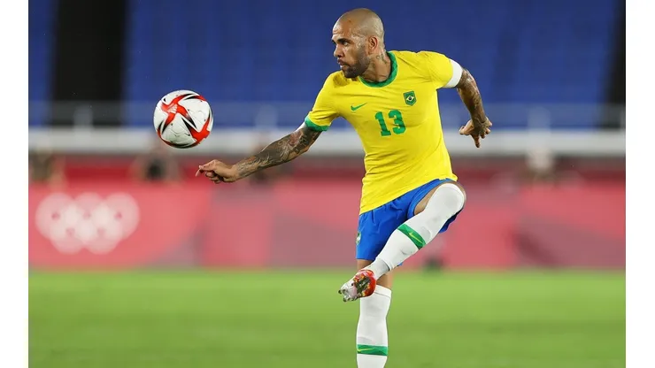 A sus 38, Dani Alves tiene más titulos que años.