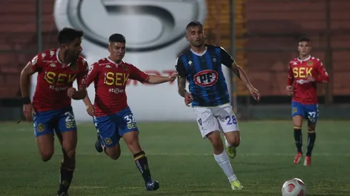 En el duelo de ida jugado en el Santa Laura, siderúrgicos e hispanos no se sacaron ventajas.