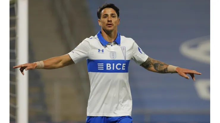 Los cruzados recuperaron la cima de la tabla tras imponerse a La Serena en San Carlos de Apoquindo.