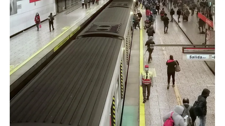 Revisa el horario del metro en la Región Metropolitana