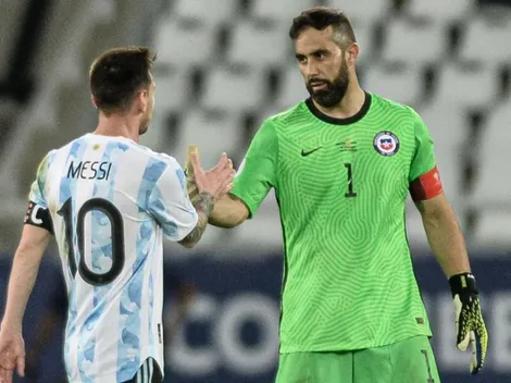 Bravo le avisa a Messi que lo esperan en el Betis de Pellegrini