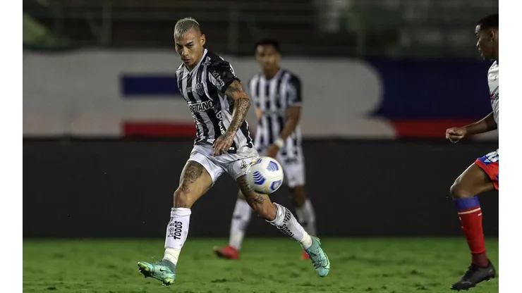 Eduardo Vargas genio y figura en Brasil luego de marcar el gol de la clasificación de Atlético Mineiro