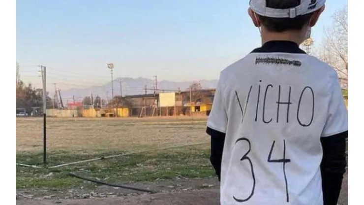 El pequeño lució una camiseta de Pizarro hecha a mano en redes sociales