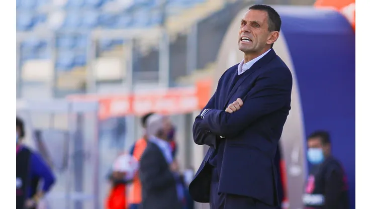 Gustavo Poyet protagoniza nueva polémica dentro de Universidad Católica.