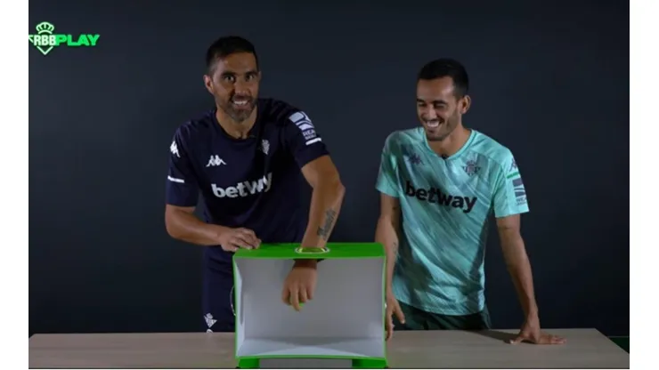 Claudio Bravo tuvo una entretenida dinámica en la red social del Betis.