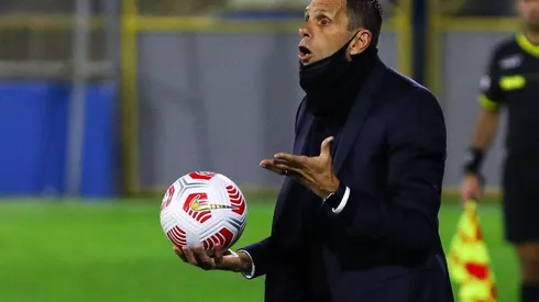 Poyet no podrá dirigir el partido de la UC ante La Serena.