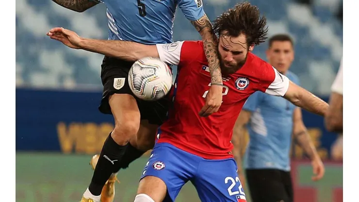 Brereton explica por qué mueve las manos y refuta teoría que no le dan pases en la Roja.