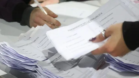 Para las próximas Elecciones Presidenciales, Parlamentarias y de Consejeros Regionales 2021 podrán votar ciudadanos y ciudadanas habilitadas para ejercer el derecho a sufragio, tanto en Chile como en el extranjero.