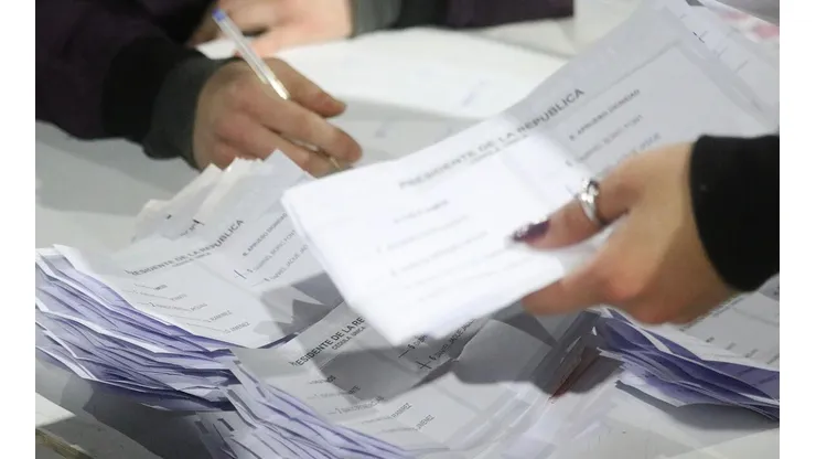 Para las próximas Elecciones Presidenciales, Parlamentarias y de Consejeros Regionales 2021 podrán votar ciudadanos y ciudadanas habilitadas para ejercer el derecho a sufragio, tanto en Chile como en el extranjero.