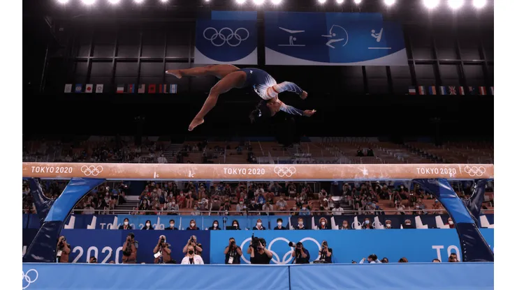 Biles en la viga de equilibrio