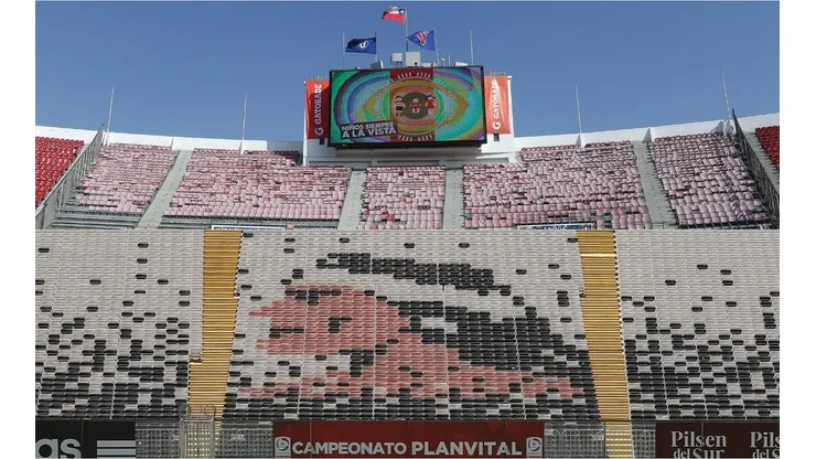 Los hinchas de Colo Colo y Universidad de Chile cumplirán un año y medio sin asistir a los estadios del fútbol nacional