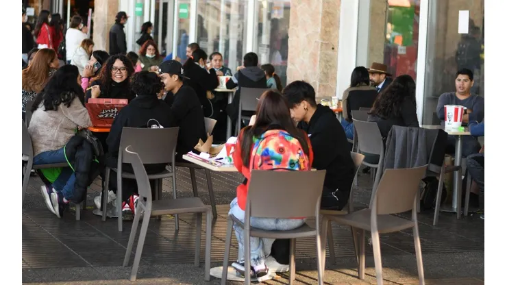 Siguen sumándose comunas a Fase 4. (Foto: Agencia Uno).