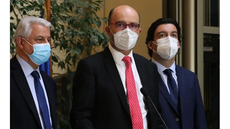Marcos Ilabaca (PS, al centro), es el Presidente de la Comisión de Constitución de la Cámara de Diputados.