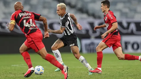 Eduardo Vargas fue figura del Atlético Mineiro contra Paranaense y las hizo todas.