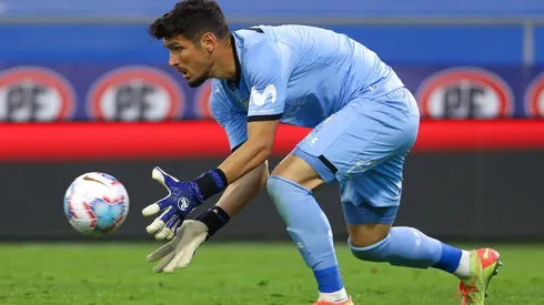 El portero tricampeón apoya a la UC desde Europa.