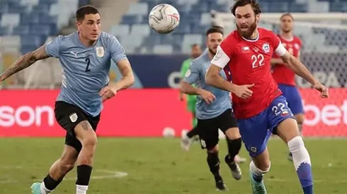 El entrenador de Big Ben en Inglaterra no está del todo feliz por la presencia del Big Ben en la selección de Chile.