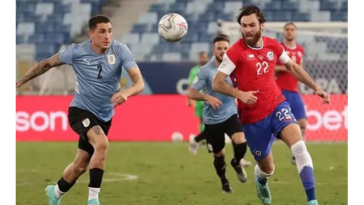 El entrenador de Big Ben en Inglaterra no está del todo feliz por la presencia del Big Ben en la selección de Chile.