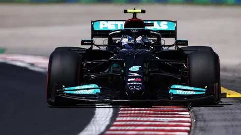 Bottas tuvo un gran desempeño en los libres de este viernes, sin embargo, las miradas se pusieron en Hamilton y Verstappen.