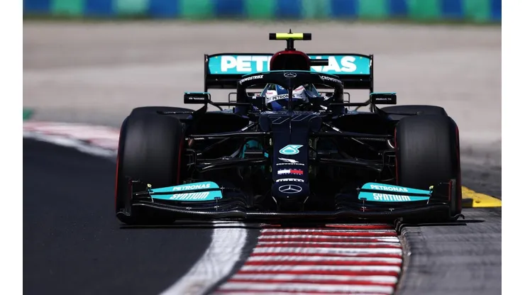 Bottas tuvo un gran desempeño en los libres de este viernes, sin embargo, las miradas se pusieron en Hamilton y Verstappen.