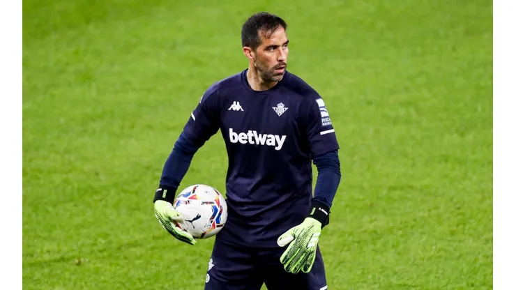 Bravo luchará por ser titular en esta nueva temporada junto al Betis.