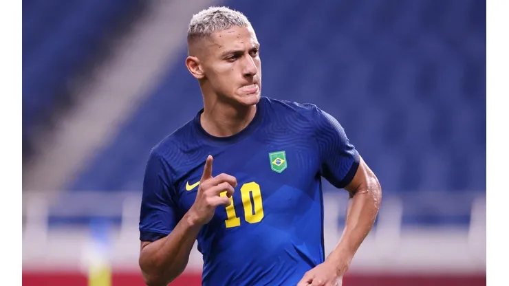 Richarlison tuvo que tuitear dos veces las felicitaciones