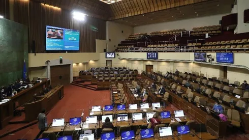 El presidente de la Comisión de Constitución, Marcos Ilabaca (PS), confirmó la fecha en que se discutirán los siete proyectos presentados.