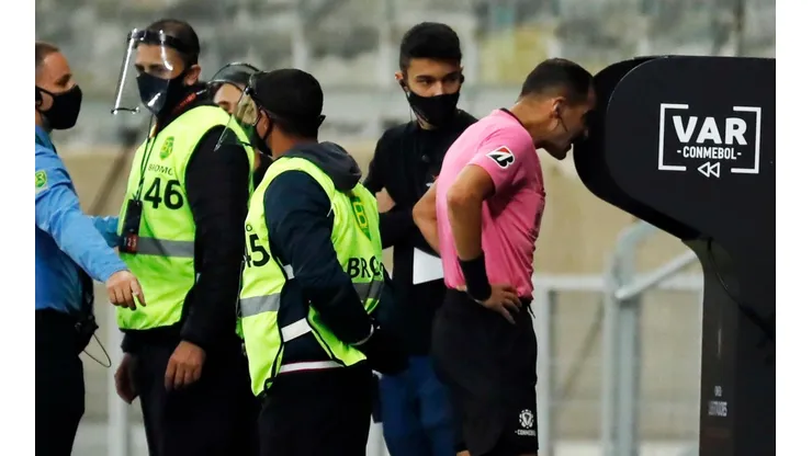 El VAR en Conmebol sigue siendo muy criticado.