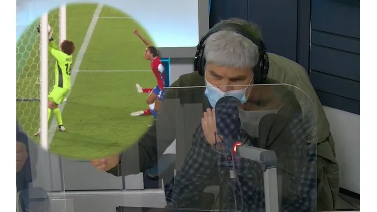 Guarello cree que fue gol de Chile, pero le falta la imagen clara.