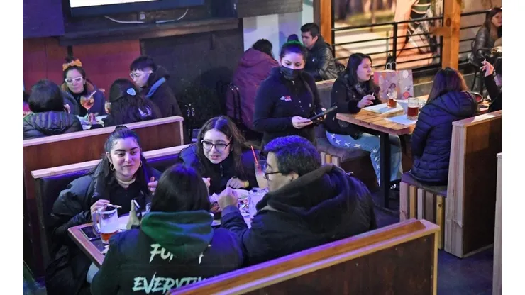 Los bares sacan cuentas alegres con la reapertura en Fase 3 y las disposiciones del Pase de Movilidad.