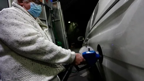 Hacienda evalúa facilitar baja del precio de los combustibles luego de 34 semanas de alzas