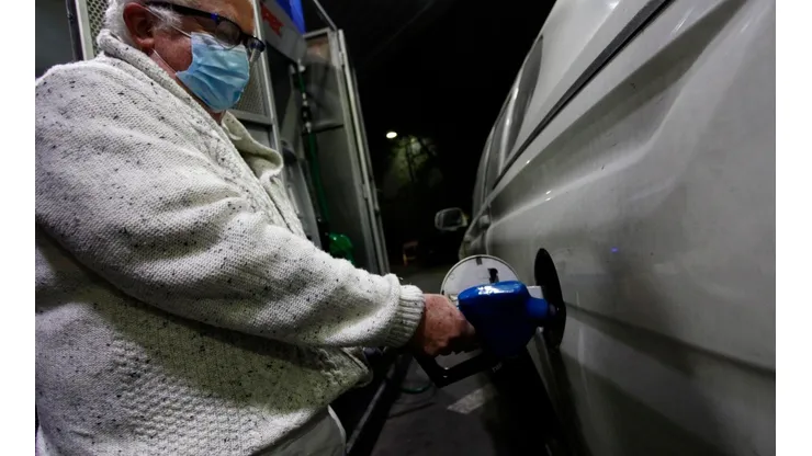 Hacienda evalúa facilitar baja del precio de los combustibles luego de 34 semanas de alzas